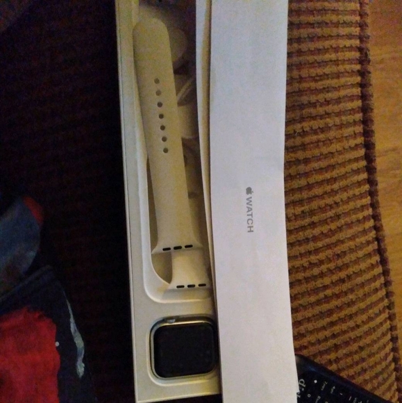 Apple Watch - Picture 2 of 3